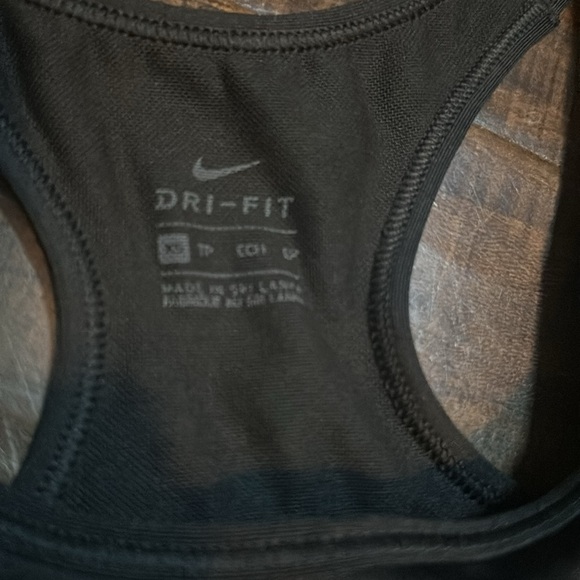 Nike Dri-Fit Workout Top w/Padding Size XS. - Picture 2 of 3